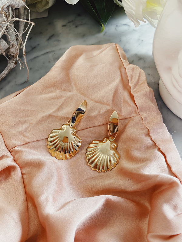 Shell scallop earrings